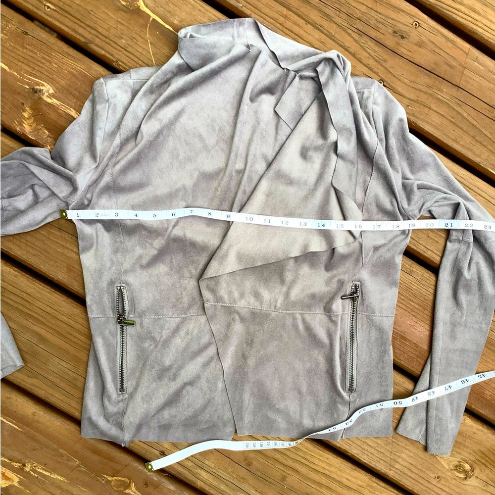 Stylish Buttonless Jacket - image 3